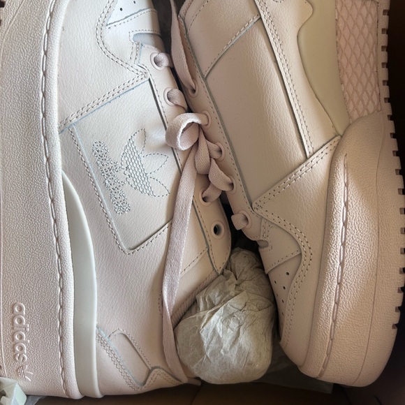 Adidas new in box - Picture 3 of 16